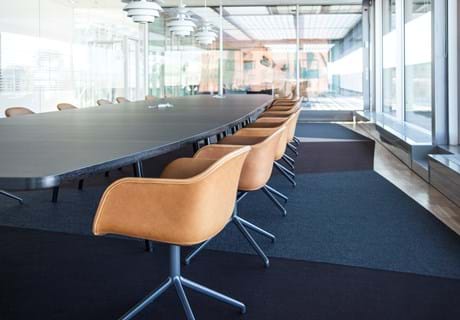 løst tæppe i filt på kontor